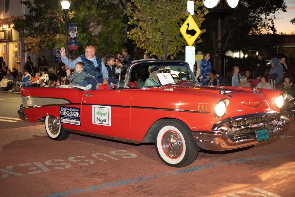 Fdraws Milford Community Parade Draws Thousands - Milford Times