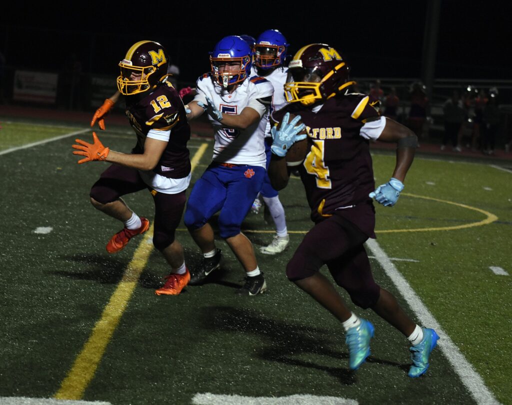 Bucs Tame Wildcats 19-6